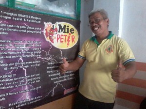 Menggelegarnya ‘Mie Petir’ ala Pak Tatang