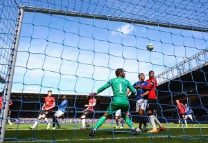 Everton Hajar MU 3-0