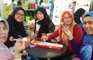 Nih…., Pertama Di Bekasi Hotdog 70 CM