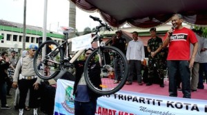 May Day Ala Bekasi: Bertabur Doorprize