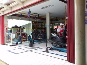 Pemudik Motor Mulai Meramaikan Bengkel