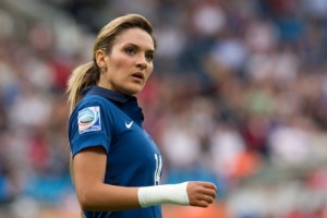 5 Pesepak Bola Tercantik dan Ditakuti di Lapangan