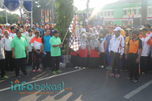Sambut Hari Kemerdekaan, Pemkot Bekasi Gelar Jalan Sehat