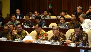 Hari Ini Jokowi Bongkar Pasang Kabinet?
