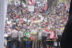 Jadikan Hiburan ‘Agustusan’, Warga Datangi Istana