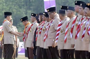 HUT Pramuka Ke-54, Kang Aher dan Bang Pepen Mendapat Penghargaan Dari Presiden