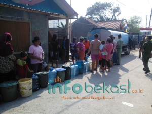 Kekeringan, Pemkot Bekasi Distribusikan Air Bersih