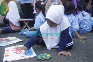 HUT Ke-10, Himpaudi Ajak Anak Cintai Maritim Indonesia Dengan Melukis