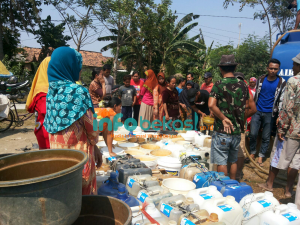 Kekeringan, PKPU Gandeng PSPE Lakukan Dropping Air Bersih di Babelan