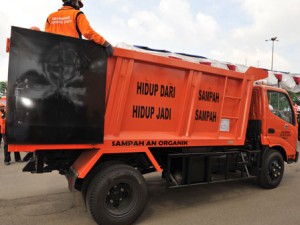 Truk Sampah DKI Sebenarnya Tidak Boleh Masuk Jalur Ini