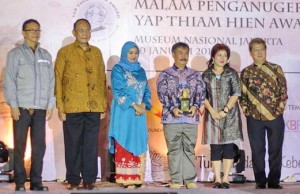 Penerima Yap Thiam Hien Award Dukung Obon Tabroni Jadi Bupati Bekasi