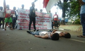 Front Mahasiswa Bekasi Demo di Kantor Pemkot Tuntut Pendidikan dan Kesehatan Merata