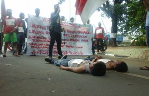 Front Mahasiswa Bekasi Demo di Kantor Pemkot Tuntut Pendidikan dan Kesehatan Merata