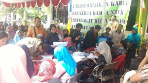 Pembuatan Akte Sehari Jadi, Kantor Disdukcapil Membludak