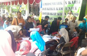 Pembuatan Akte Sehari Jadi, Kantor Disdukcapil Membludak