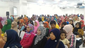 Tingkatkan Karakter Anak Era Globalisasi, Ratusan Ibu Ikuti Seminar Parenting di SMPN 12 Bekasi
