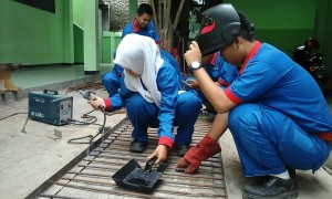 Sintia, Pelajar Perempuan Satu-Satunya di Kelas Mengelas SMKN 1 Kota Bekasi