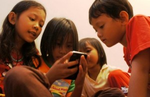 Awasi Penggunaan Gadget Anak Anda!