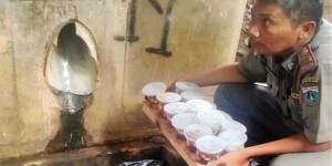 Jorok, Pedagangan Es Teh di Monas ini Pakai Air Limbah dan Gelas Bekas