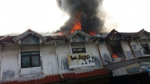 BREAKING NEWS: Pagi Ini Kebakaran Melanda Pasar Baru Bekasi!