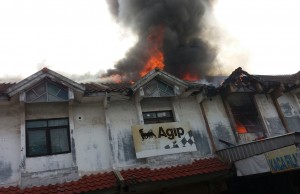 BREAKING NEWS: Pagi Ini Kebakaran Melanda Pasar Baru Bekasi!