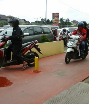 Pedestrian jalan di Kh Noer Ali