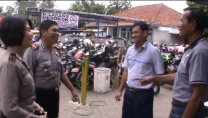 Petugas Gabungan Lakukan Pengamanan di Sejumlah Pul Taksi di Bekasi