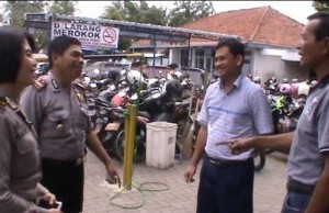 Petugas Gabungan Lakukan Pengamanan di Sejumlah Pul Taksi di Bekasi