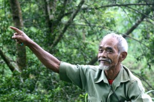 Mbah Sadiman, Wong “Gemblung” yang Disebut Pahlawan!
