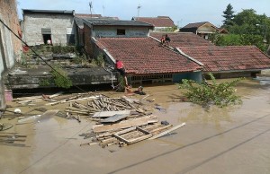 Tanggul Kali Bekasi Jebol, Sejumlah Perumahan di Kota Bekasi Terendam Banjir