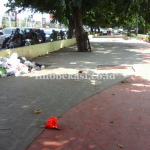Sampah di pedestrian Bekasi