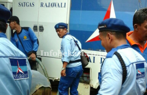 Blusukan, Satgas Rajawali Sumbang 3.500 Liter Air Bersih ke Perumahan PGP Bekasi