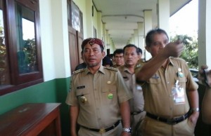 Hari Pertama Pelaksaan UN, Wali Kota Bekasi Kunjungi SMAN 1 Kota Bekasi