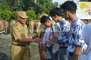 Wakil Walikota Bekasi Ucapkan Selamat Bagi Lima Siswa Berpretasi 2016