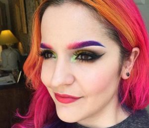Berani Dandan Nyentrik? Coba Alis Rainbow