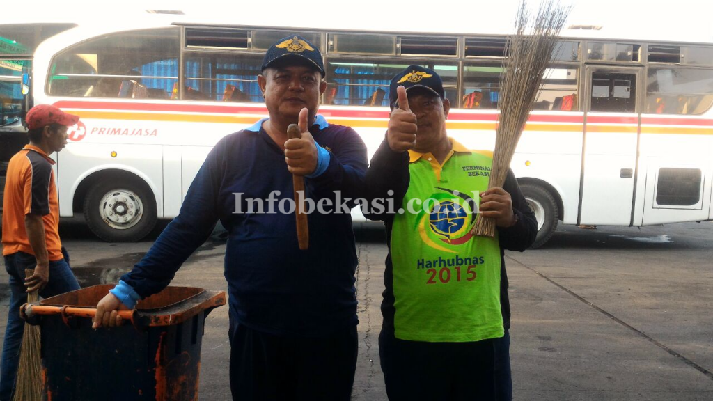Jumat Bersih di terminal Bekasi 2