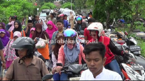 Para Peziarah Padati TPU Perwira