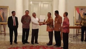 Penandatanganan Penyerahan Lahan antara Pemprov DKI dengan Pemkot Bekasi