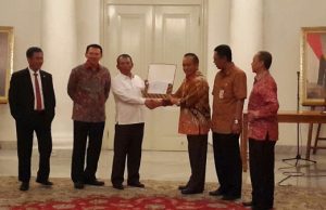 Penandatanganan Penyerahan Lahan antara Pemprov DKI dengan Pemkot Bekasi