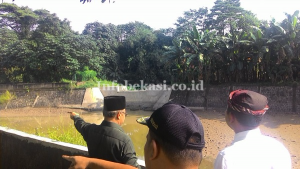 Walikota Bekasi Pantau Aliran Sungai Cikeas di Jatiasih