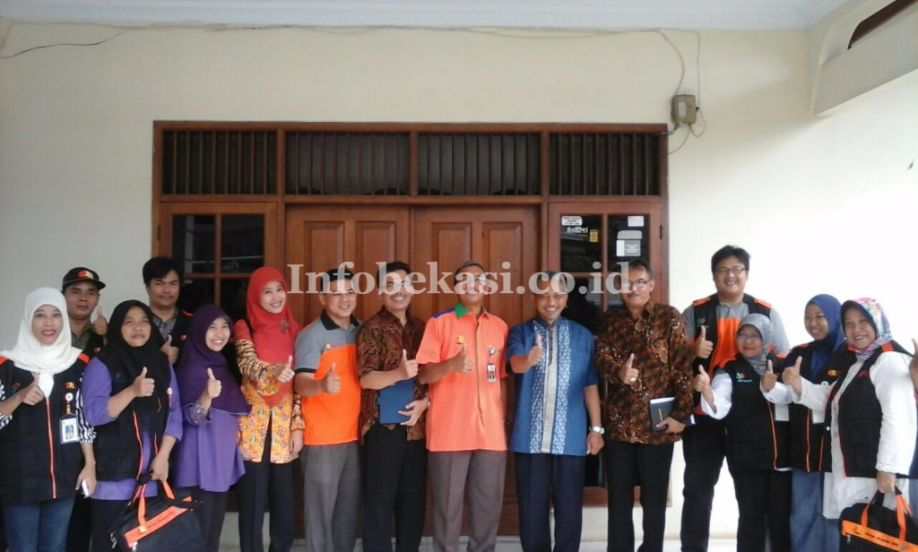 Shmad Syaiku dan para petugas sensus ekonomi