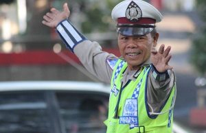 Polisi Ini Menangis Gara-Gara Anaknya