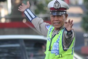 Polisi Ini Menangis Gara-Gara Anaknya
