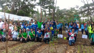 Wah, Puluhan Siswa Berkebun Bareng di Kebun Organik Kota Harapan Indah
