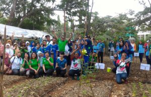 Wah, Puluhan Siswa Berkebun Bareng di Kebun Organik Kota Harapan Indah
