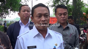 Puluhan Unit Alat Berat TPST Bantargebang “Dibersihkan” dari Lokasi