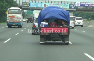 Bahaya! Banyak Pemudik Gunakan Mobil Bak Terbuka