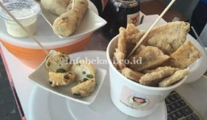 Nyobain Pempek Isi Rawit di Pempek Gembrot