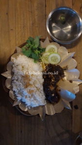 Nikmati Sensasi Makan Bebek dengan Rempah Madura