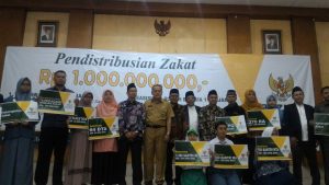 Baznas Kota Bekasi Salurkan Zakat 1 Milyar